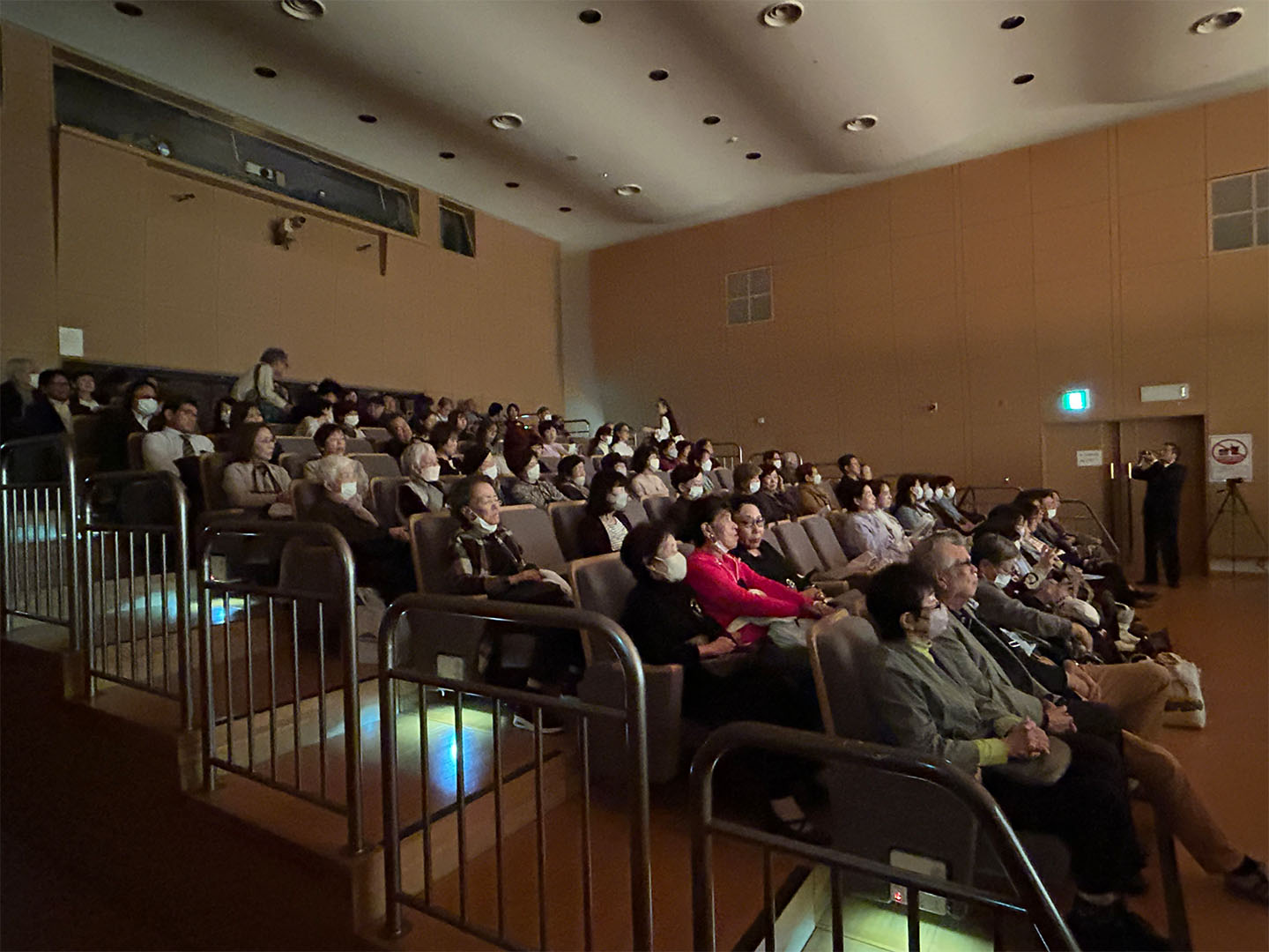 小島よしきデビュー1周年記念 障がい者支援チャリティコンサート開催