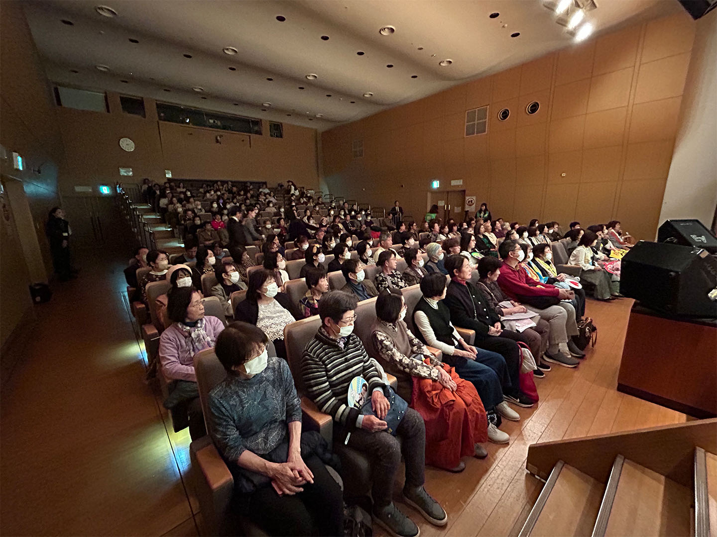 小島よしきデビュー1周年記念 障がい者支援チャリティコンサート開催