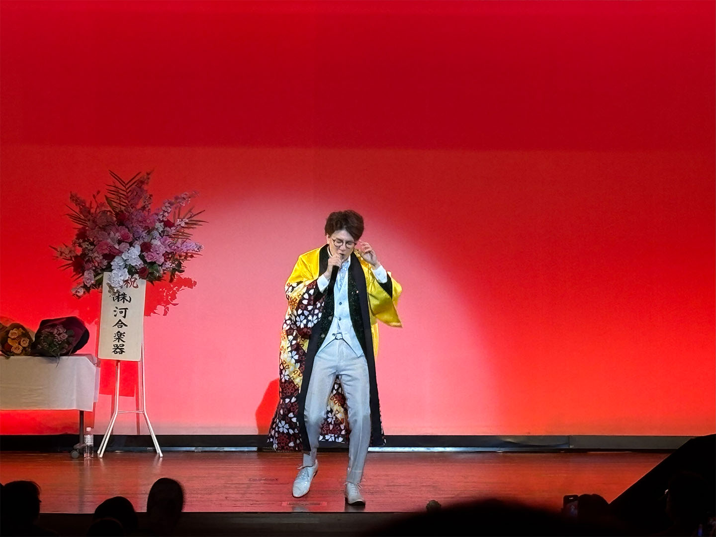 小島よしきデビュー1周年記念 障がい者支援チャリティコンサート開催