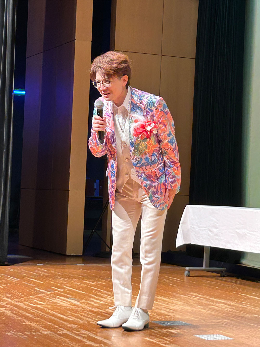 小島よしきデビュー1周年記念 障がい者支援チャリティコンサート開催