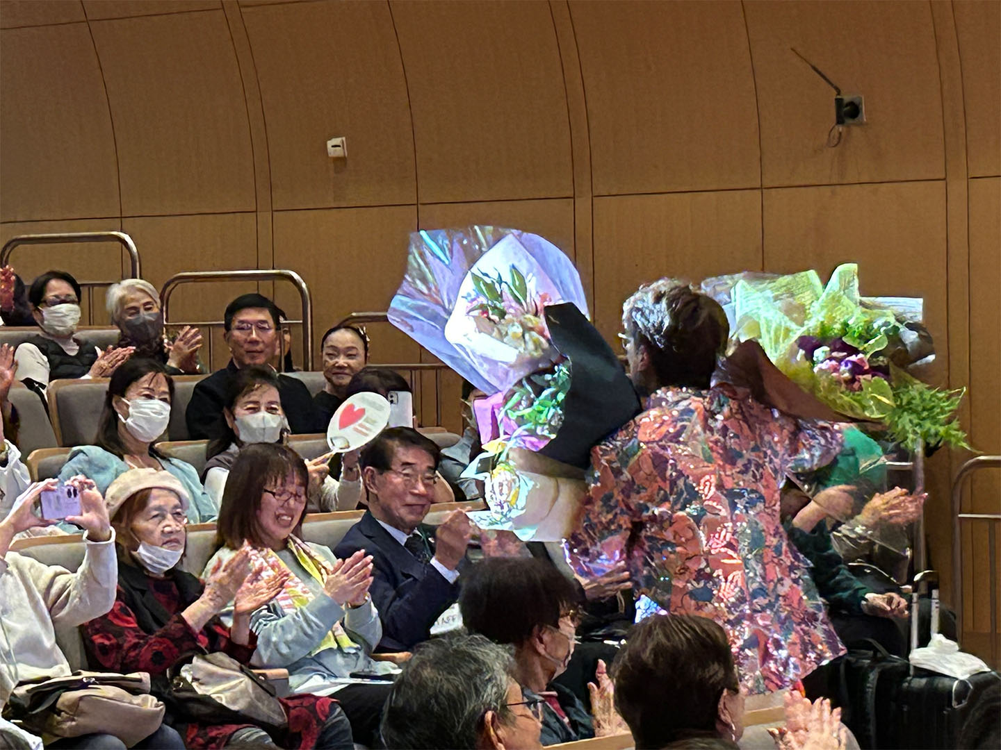 小島よしきデビュー1周年記念 障がい者支援チャリティコンサート開催